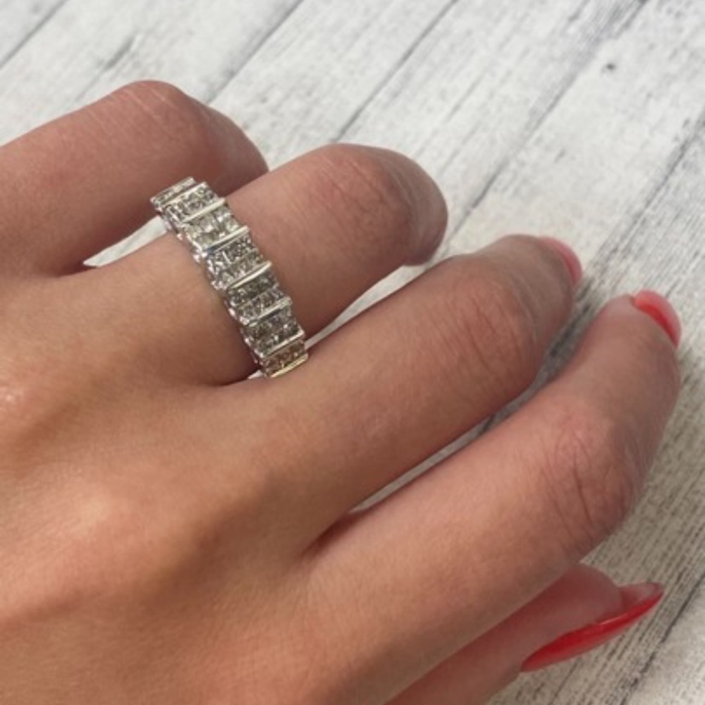 Princess cut white gold 1.50 ct size 9.25